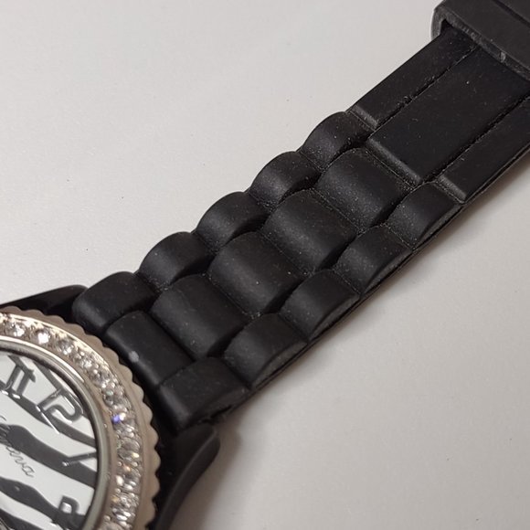 Zebra Striped Geneva Watch With Rubber Black Band - Picture 3 of 12